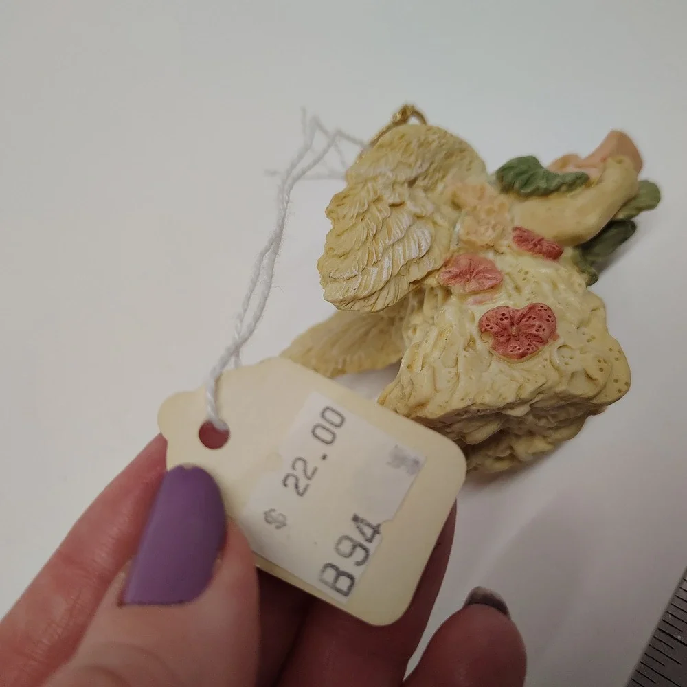 Vintage Angel Ornament Holding Rose‎ Cherub Resin Beige 3.5in